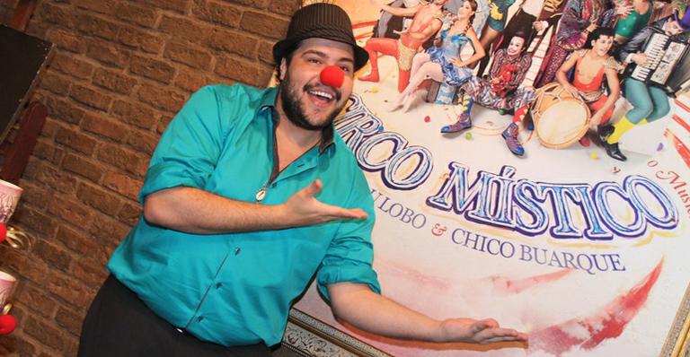 Famosos usam nariz de palhaço em estreia do Grande Circo Místico no Rio