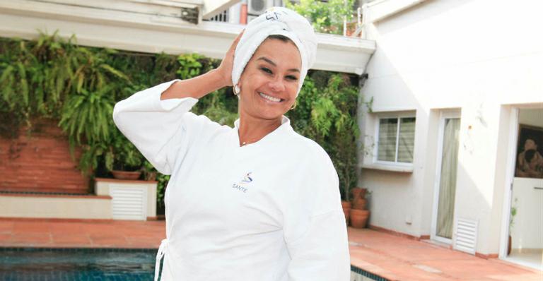 Após perder 43 kg, Solange Couto coloca próteses nos seios e faz lipo: “Quero deixar tudo em cima”