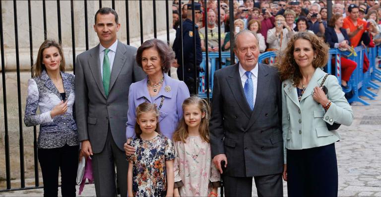 Rei Juan Carlos participou de missa na em catedral de Palma de Mallorca
