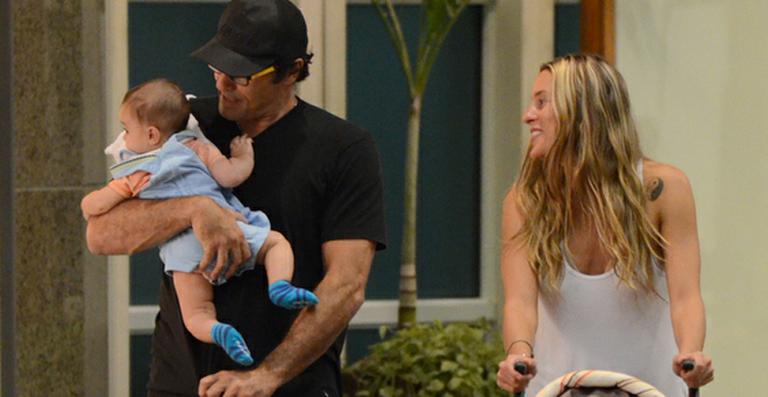 Luciano Szafir curte passeio com o filho caçula no Rio