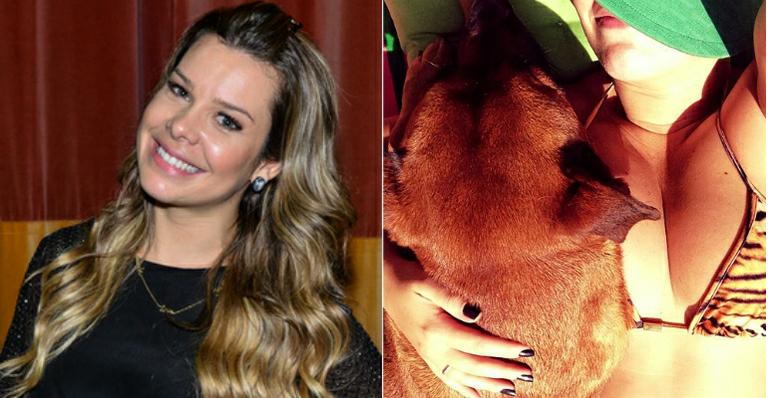 De biquíni, Fernanda Souza toma sol abraçada ao cachorro