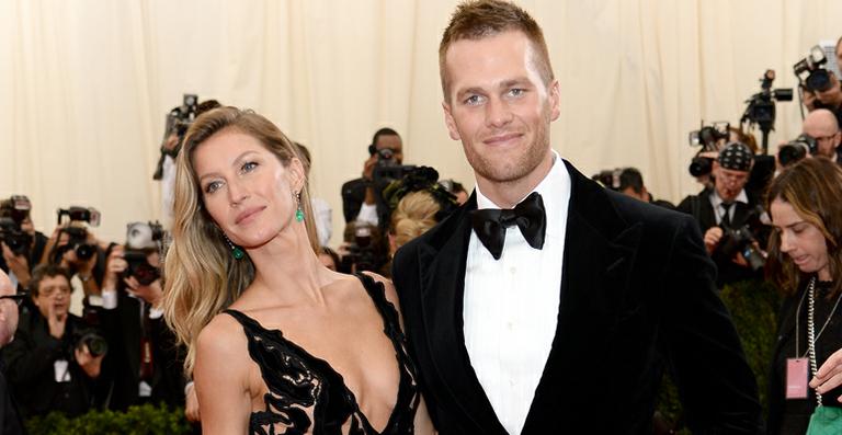 Gisele Bündchen posta foto dando beijo no marido, Tom Brady
