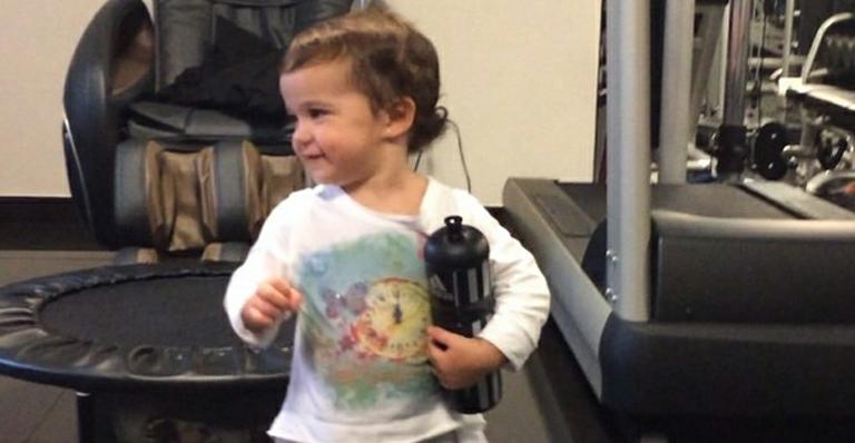Dança gatinha: Rodrigo Faro publica vídeo da filha dançando a ‘música da Lelê’