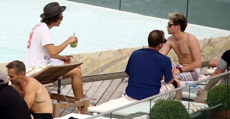 Integrantes do One Direction curtem dia de folga no Brasil