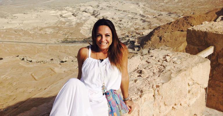 Claudia Tenório se encanta com as históricas ruínas da cidade de Jerusalém