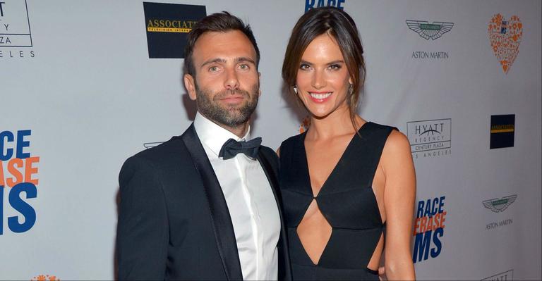 Alessandra Ambrosio vai a evento que luta pela cura da esclerose múltipla
