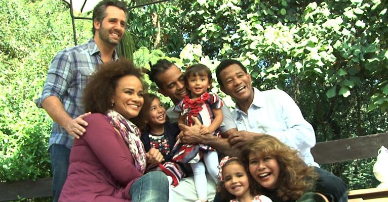 Três dias após a morte do pai, Luciana Mello e Jairzinho homenageiam a mãe