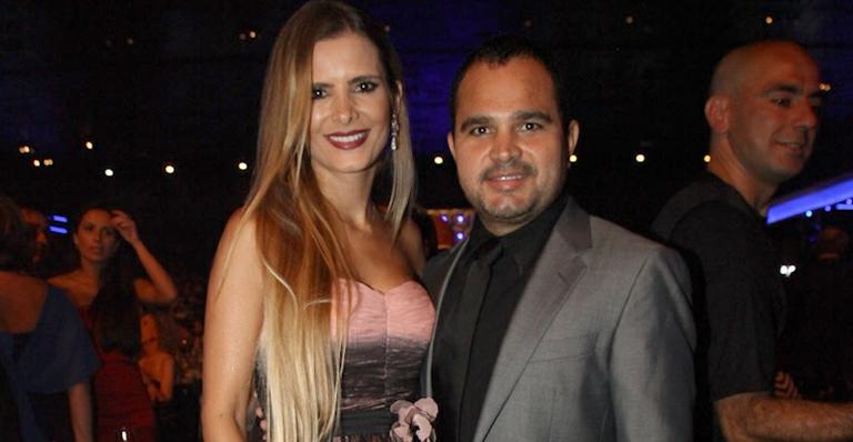 Cada vez mais magro, Luciano corre ao lado da mulher