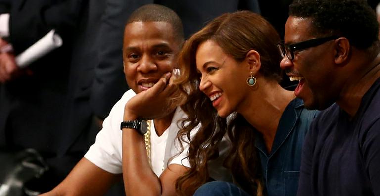 Após polêmica com a irmã, Beyoncé assiste a jogo de basquete com Jay-Z
