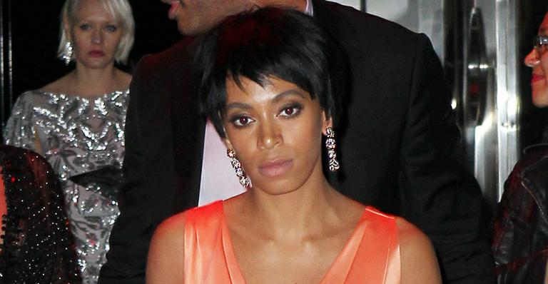 Após briga com Jay Z, Solange Knowles deleta fotos com Beyoncé e sua popularidade aumenta