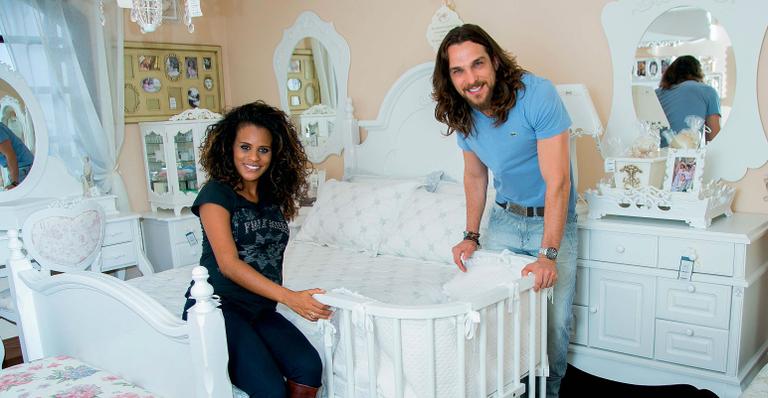 Ao lado da mulher, Igor Rickly fala da gravidez do primeiro filho do casal