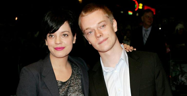 Lily Allen recusou papel em Game of Thrones e acha ‘muito difícil’ assistir às cenas do irmão