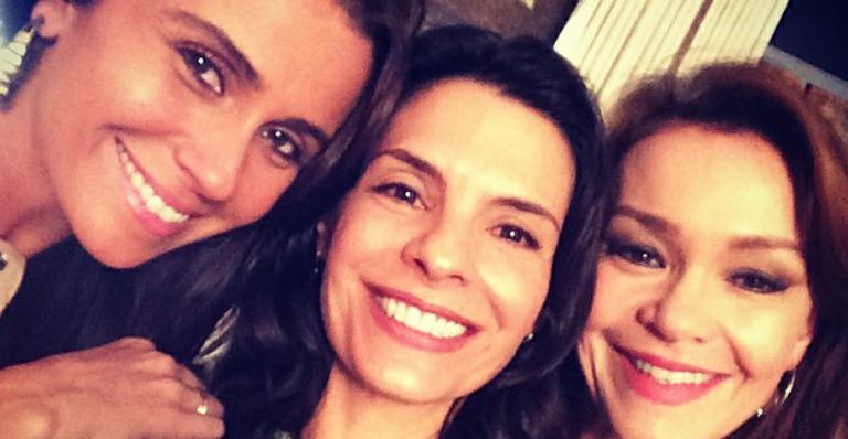 Giovanna Antonelli e mais atrizes posam nos bastidores de Em Família