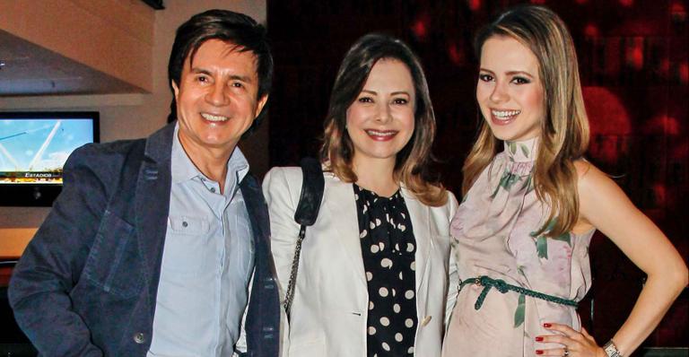 Xororó, Noely e a filha, Sandy assistem espetáculo do Menino Maluquinho em SP