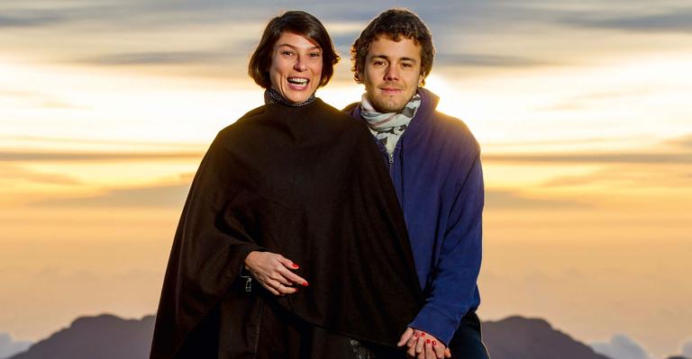Em viagem ao Havaí, Maria Paula e Victor Valansi anunciam que estão casados