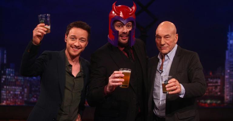 Danilo Gentili toma cerveja com protagonistas de ‘X-Men’