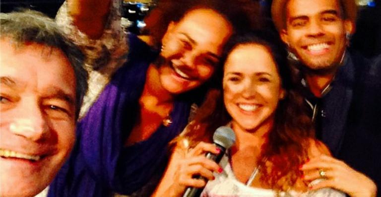 Luciana Mello e Jairzinho homenageiam o pai, Jair Rodrigues, no Altas Horas