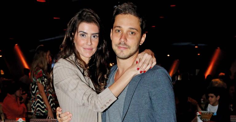 Deborah e Bruno Torres assistem à apresentação do projeto Rio Bossa Club