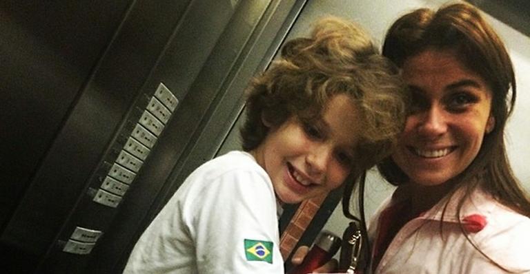 Sem make, Giovanna Antonelli acorda cedo e faz ‘selfie’ com o filho Pietro