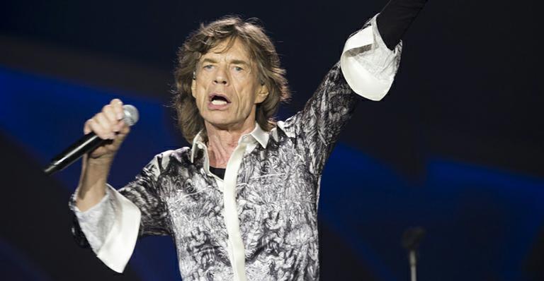 Dois meses após morte de namorada, Mick Jagger volta aos palcos