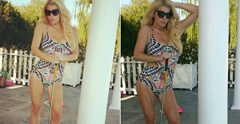 Jessica Simpson posta fotos de maiô e magreza da cantora divide opiniões