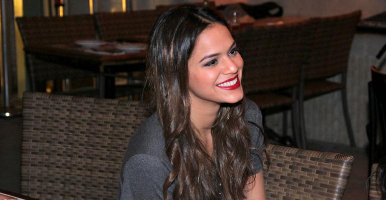 Bruna Marquezine vai à festa de Rafael Almeida
