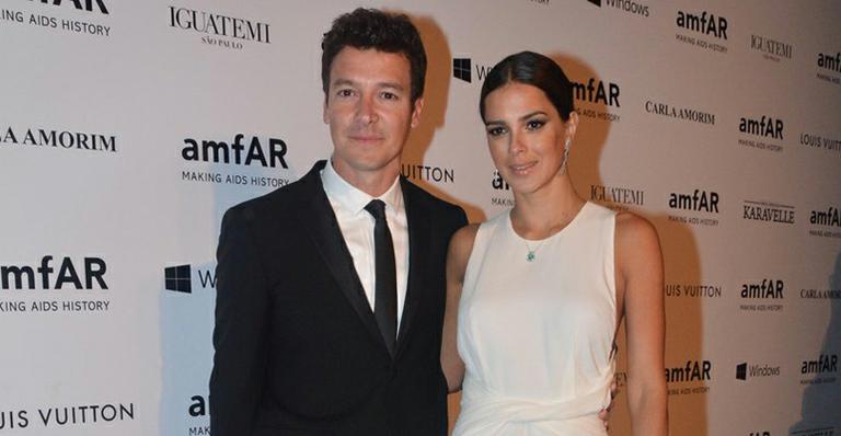 Rodrigo Faro aparece emocionado em vídeo de seu casamento há 11 anos