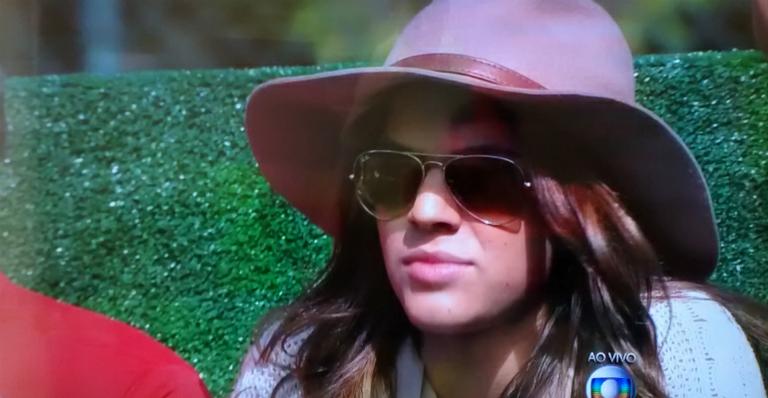 Bruna Marquezine assiste treino da Seleção na Granja Comary