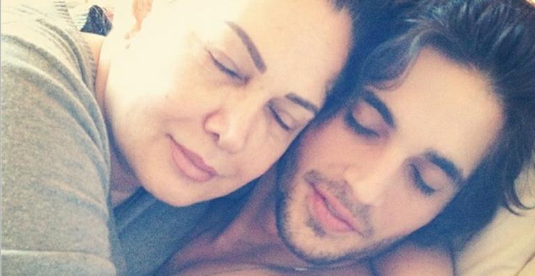 Fiuk posta foto com a mãe, Cris Kartalian, e se declara: ‘Só existe saudade’