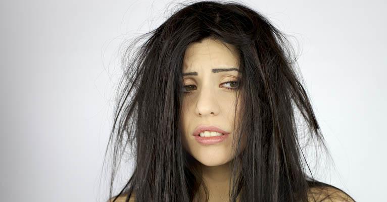3 dicas rápidas para acabar definitivamente com o frizz do cabelo