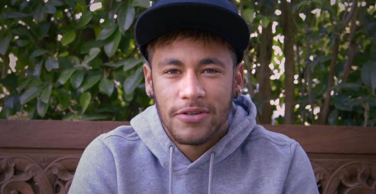 Neymar recebe mensagem da família antes do jogo na Copa do Mundo
