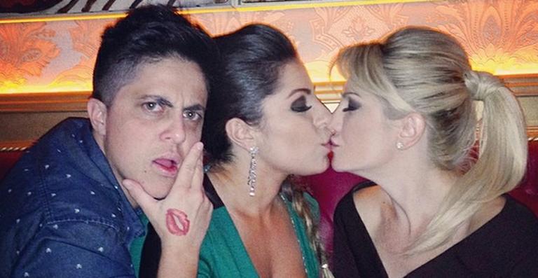 Antonia Fontenelle beija namorada de Thammy Miranda