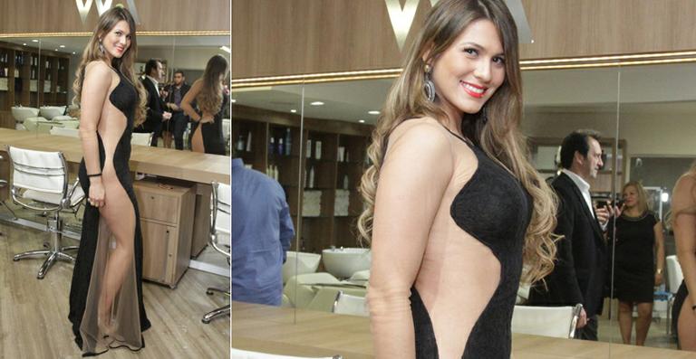 Lívia Andrade surge com vestido ousado em evento na cidade de São Paulo