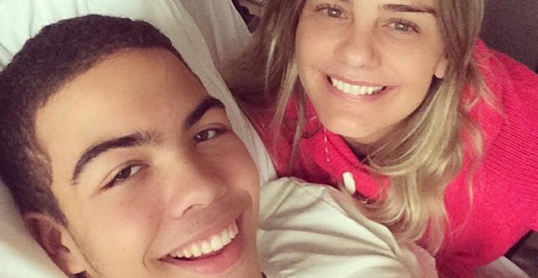 Milene Domingues posta foto ao lado de Ronald: “Meu filhão está se recuperando muito bem”