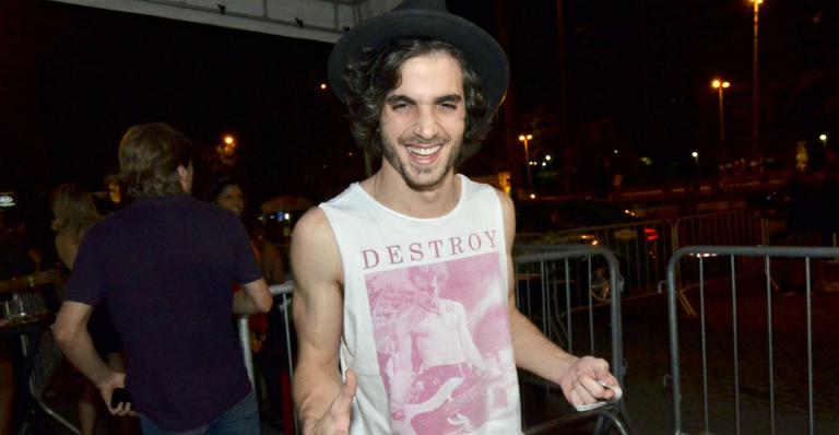 Fiuk, Sheron Menezzes e famosos curtem festa do blogueiro Hugo Gloss