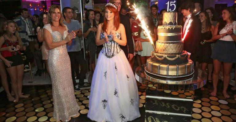 A atriz Bruna Griphao comemora seus 15 anos com uma grande festa no Rio