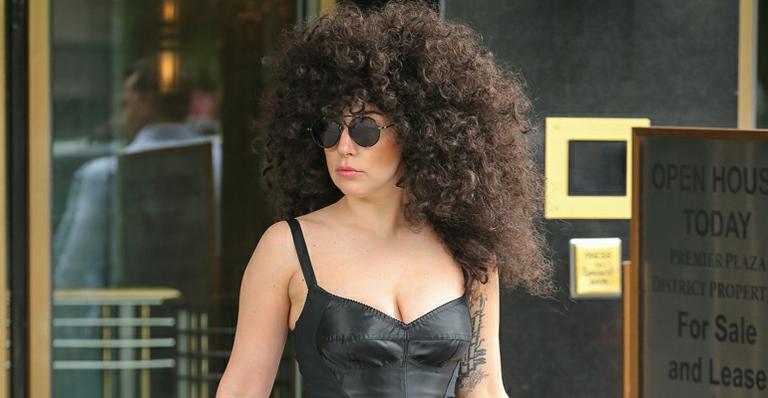 Lady Gaga compra mansão de US$ 23 milhões com ‘Bat-Caverna’