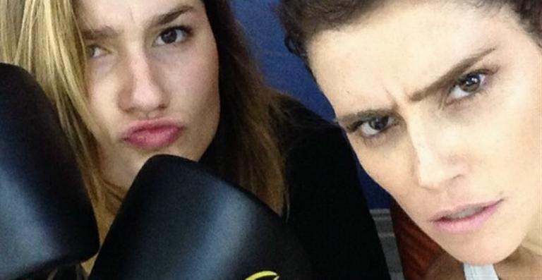 Deborah Secco treina muay thai com Sasha Meneghel