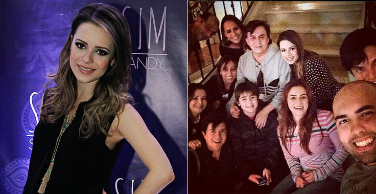 Prestes a dar à luz, Sandy faz selfie com a família