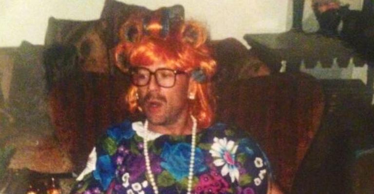 Bruce Willis aparece vestido como drag queen em foto publicada pela filha