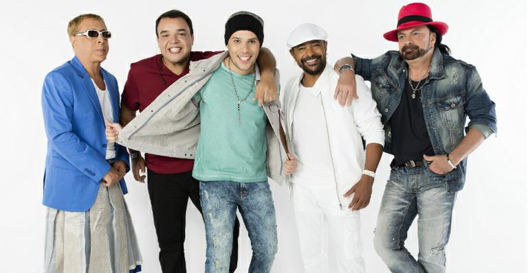 Chiclete com Banana grava clipe com a banda alemã Die Hohner
