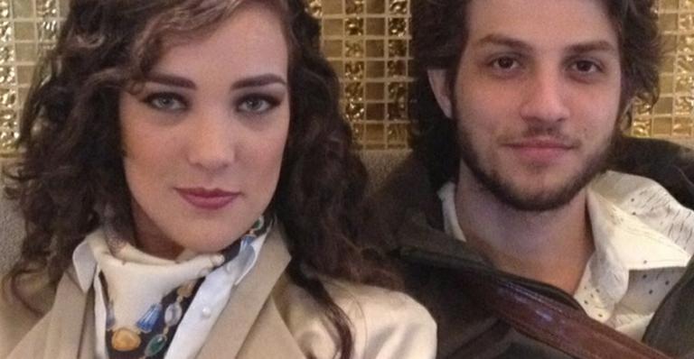 Chay Suede e Adriana Birolli gravam cenas de Império na Suíça