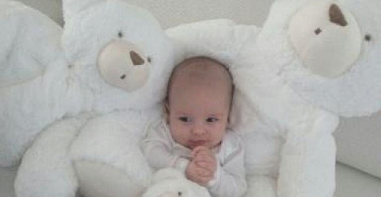 Filho de Ana Hickmann curte “balada com os ursos”