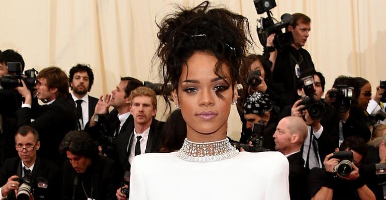 Rihanna faz campanha para ajudar bebê brasileira que precisa de transplante