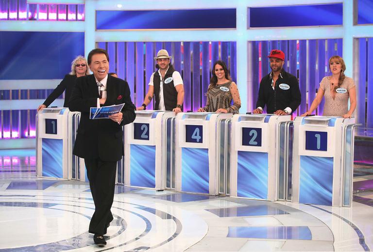 Silvio Santos diz que não faz sexo e pergunta como se faz uma mulher linda feliz