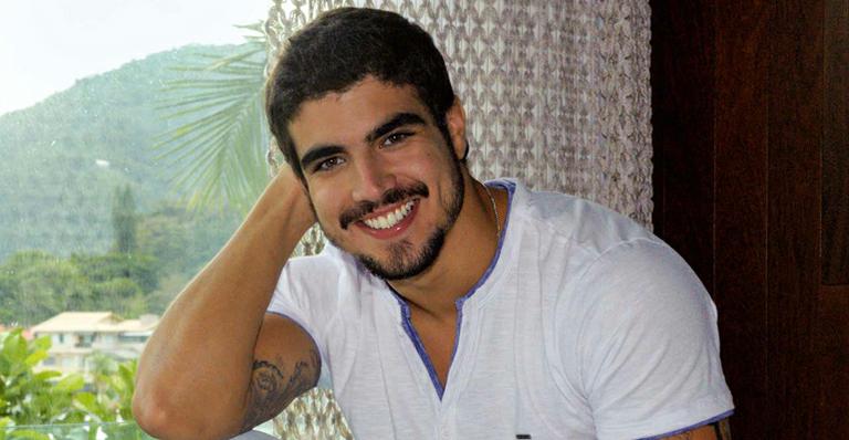 Caio Castro quebra a clavícula em acidente no Chile