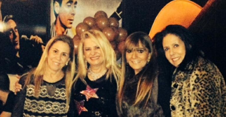 Lilian Gonçalves recebe amigos e familiares em um de seus restaurantes