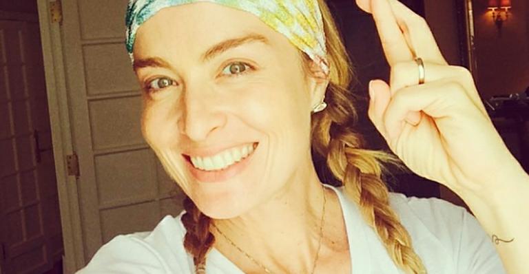 Angélica usa truque antigo para recuperar celular que caiu na água