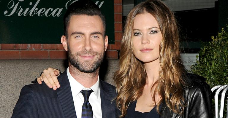 Adam Levine diz como foi seu pedido de casamento ‘desequilibrado’