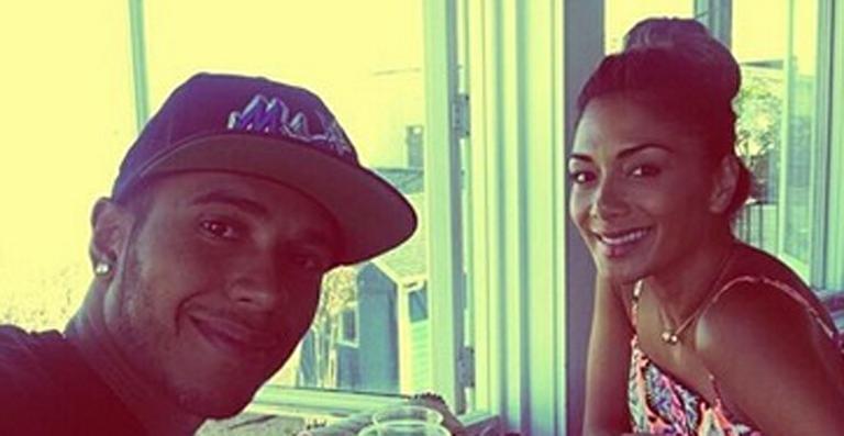 Lewis Hamilton e Nicole Scherzinger comemoram 6 anos de namoro com viagens
